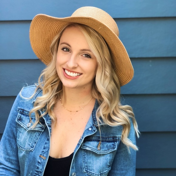 Meet your Posher, Laura - Picture 1 of 1